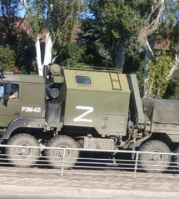В Мариуполе зафиксировали движение колонны военной техники российских окупантов (ВИДЕО)