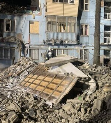 Число жертв вследствие ракетного удара по дому в Запорожье возросло до 13. ФОТОрепортаж