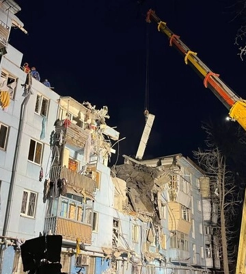 Число жертв ракетного удара по жилому дому в Запорожье снова возросло