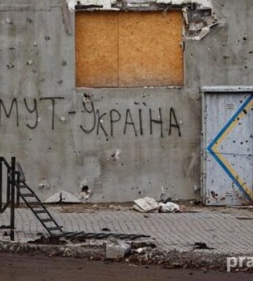Массового отвода украинских войск из Бахмута нет — Череватый