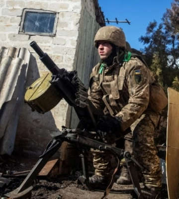 Британская разведка: под Бахмутом военные РФ используют саперные лопаты вместо техники