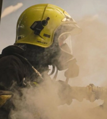 У Львові чоловік ледь не загинув під час пожежі у власній квартирі