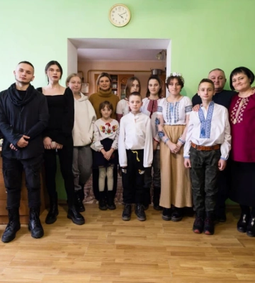 П&#039;ять своїх і 8 прийомних: сім&#039;я з Кривого Рогу виховує дітей на Львівщині