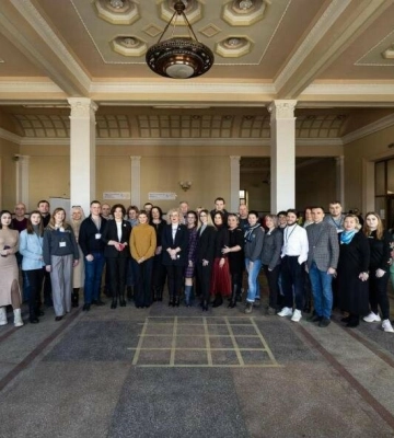Олена Зеленська зустрілася з волонтерами на львівському залізничному вокзалі, - ФОТО