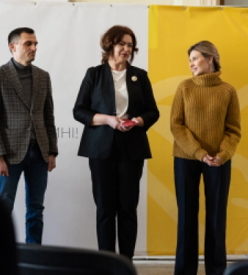 Перша леді України відвідала команду Медико-психологічної допомоги на Головному залізничному вокзалі Львова (ФОТО)