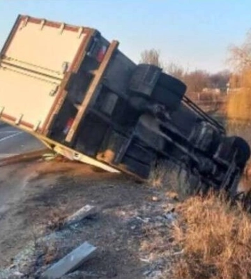 У Мар’янівці вантажівка вилетіла з мосту