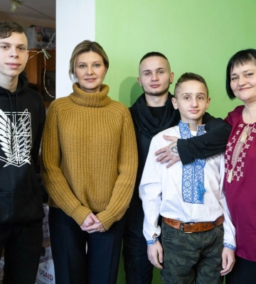 Олена Зеленська приїхала на залізничний вокзал у Львові