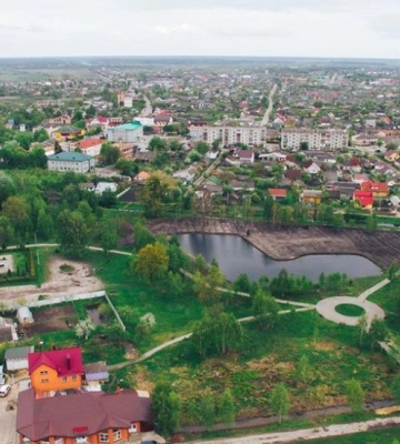 У місті на Волині за 2,5 млн зроблять пішохідну доріжку в парку