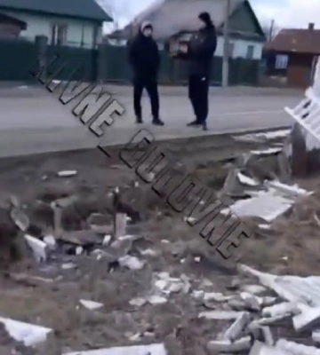 У Сарнах біля школи авто розтрощило паркан (ВІДЕО)