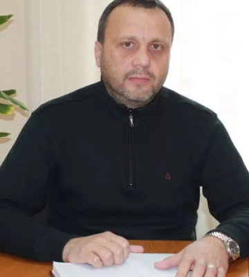 Депутата міської ради на Кіровоградщині судитимуть за напад на журналіста та службову недбалість