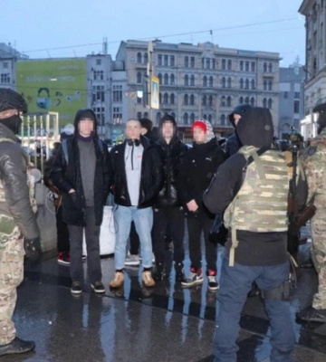 Полиция задержала подростков за попытку устроить массовую драку в центре Харькова (дополняется)