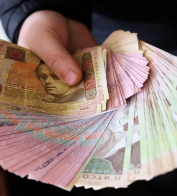 На Дніпропетровщині невідомі побили чоловіка та вкрали 140 тисяч гривень