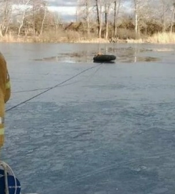 В Полтаве спасли провалившуюся под лед женщину, мужчина утонул