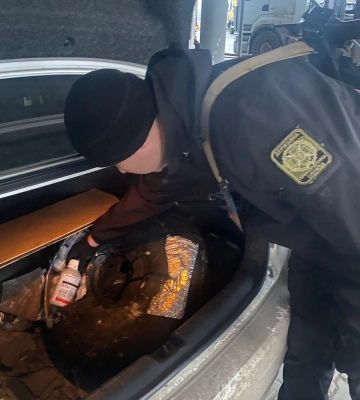 Через прикордонний пункт пропуску на Одещині намагалися провезти велику суму коштів та хімічні препарати