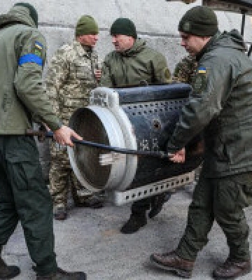 Бучанська тероборона передала Запоріжжю прожектори від шахедів