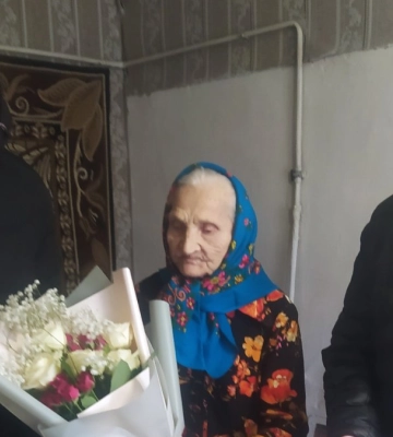 Двоє дітей вже поховала, а двоє живуть далеко: бабуся з Волині відзначила 95-й день народження