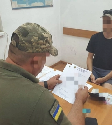 У Луцьку в бусі порушника знайшли наркотики – водій спробував відкупитися 