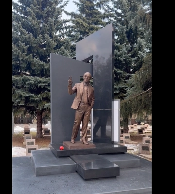 Пам’ятник Геннадію Кернесу встановили в Харкові (відео)