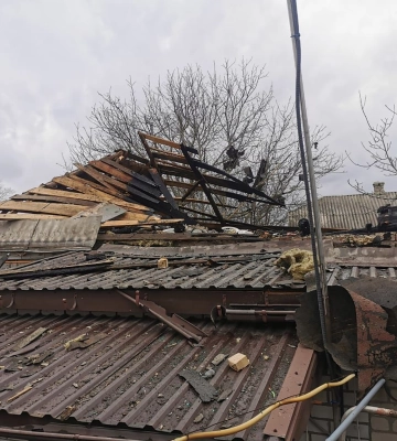 У Харківській області ворожий артилерійський удар призвів до пожеж у будинках (Фото)
