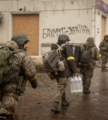 Розвідка НАТО повідомляє, що війська РФ втрачають у боях за Бахмут у п’ять разів більше солдатів, ніж ЗСУ — СNN