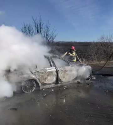 У Дніпропетровській області на ходу загорівся BMW