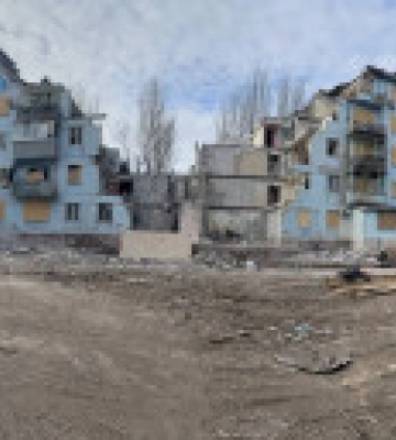 В Запорожье проводят обследование дома, в который попала российская ракета