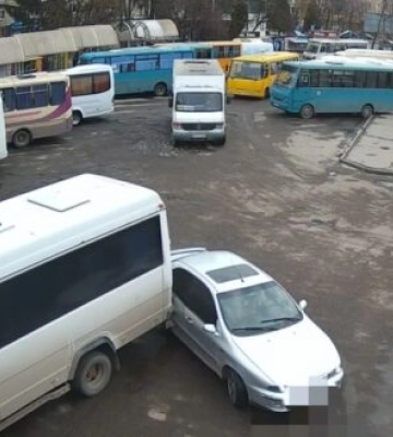 У Рівному в ДТП потрапила маршрутка