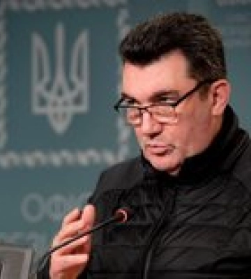 Данилов о &quot;конфликте&quot; Зеленский–Залужный из-за Бахмута: Россия шатает, очень хочет Минск-3