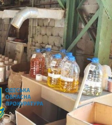 В Одеській області правоохоронці припинили підпільне виробництво парфумерії відомих світових брендів