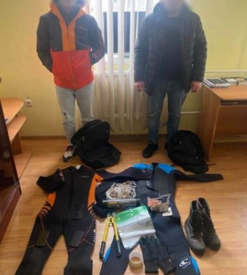 «Водолази» та «човнярі»: на Закарпатті прикордонники затримали групи &quot;ухилянтів&quot; (ФОТО)