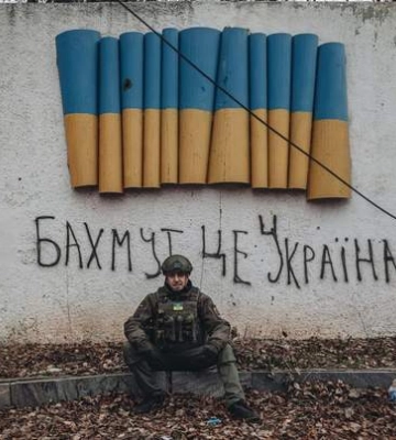 Ситуація навколо Бахмута вкрай напружена: вагнерівці намагаються прорвати оборону, – Сирський