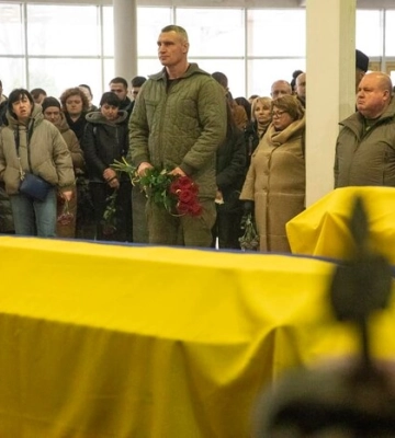 Кличко попрощався із двома загиблими героями-льотчиками