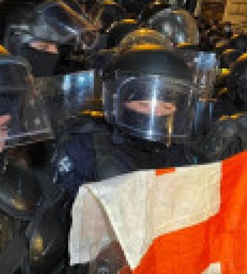 У Тбілісі під будівлею парламенту розпочались сутички: поліція застосувала сльозогінний газ та водомет