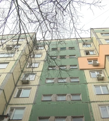 У багатоповерхівці по вулиці Героїв Сталінграда у Полтаві сьомий місяць не працює ліфт