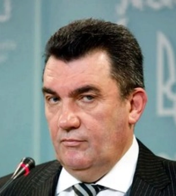 Питання дозволів на виїзд чоловіків за кордон розглянуть на найвищому рівні: що відомо