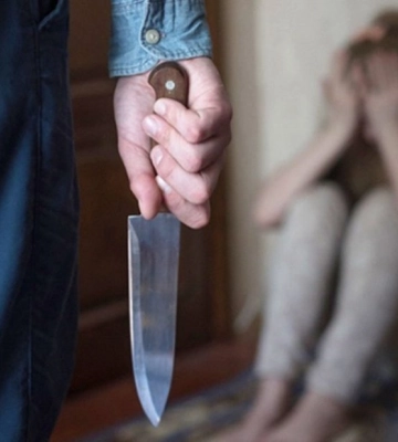 Кухарським ножем вдарив у живіт дружину: у Києві судитимуть чоловіка