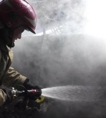 На Полтавщині горів багатоквартирний будинок: врятовано двох людей