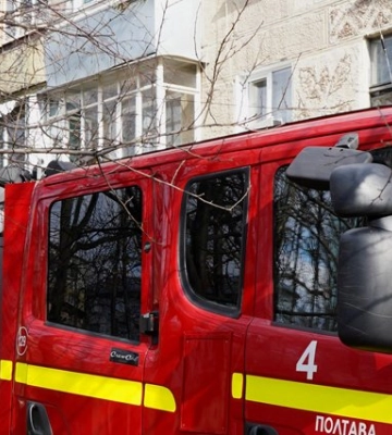 На Полтавщині горів багатоквартирний будинок: врятовано двох людей