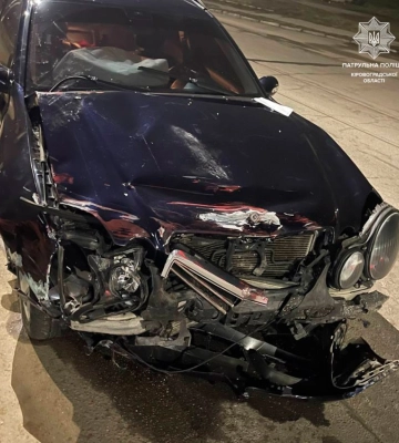Розтрощені автівки: у Кропивницькому сталася ДТП (ФОТО)
