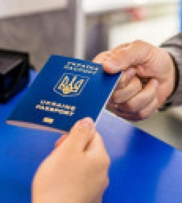 Украинцев предупредили о временной остановке пропуска через границу с Венгрией