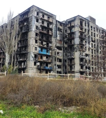 Окупанти знесли багатоповерхівку в Маріуполі, в підвалі якої було 200 тіл загиблих, — Андрющенко