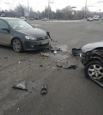 У центрі Сум зіткнулися дві автівки: троє травмованих