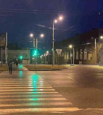 В Харькове заработало уличное освещение