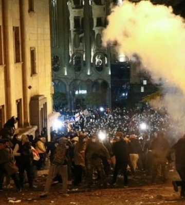 Чому закон про “іноагентів” викликав масштабні протести у Грузії – пояснення експертки