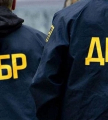 Викрито сім перевізників, які допомагали ухильникам виїжджати за кордон