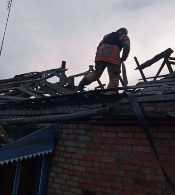 Російські війська тричі обстріляли Нікопольський район Дніпропетровщини: поранені шестеро людей, серед них двоє – діти