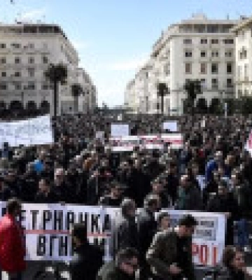 Авария в Греции: тысячи протестующих требуют инвестиций в транспортную систему