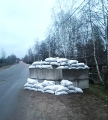 Мешканець Рівненщини трактором зніс оборонні укріплення