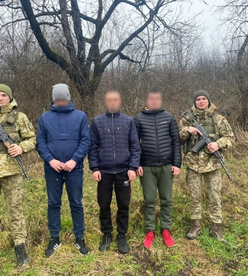 На Закарпатті затримали 10 чоловіків, які намагалися дістатися до ЄС