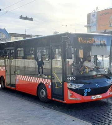 В Харькове не работает метро и наземный электротранспорт, автобусы курсируют по схеме блек-аута